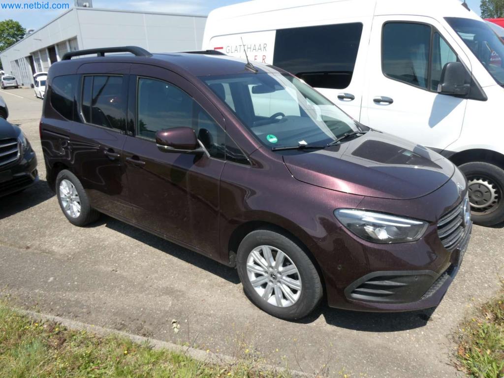 Sodobni avtodomi, kombiji in avtomobili-13