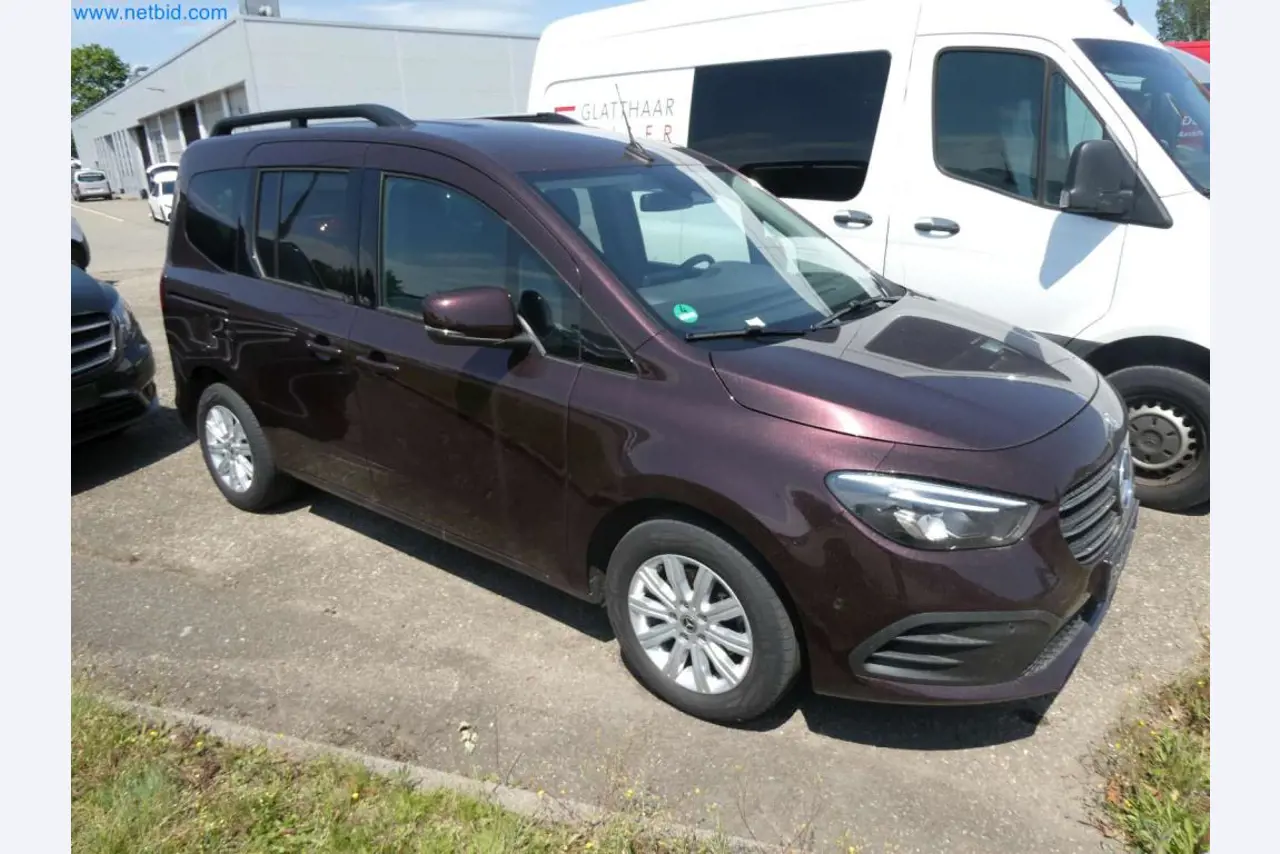 Moderne Campervans, Transporter und PKW-13