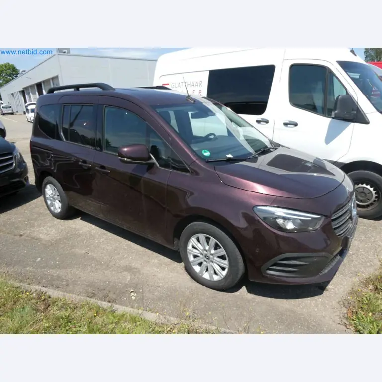 Moderne Campervans, Transporter und PKW-13