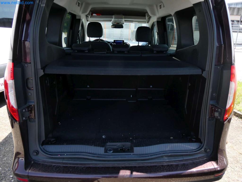 Sodobni avtodomi, kombiji in avtomobili-14