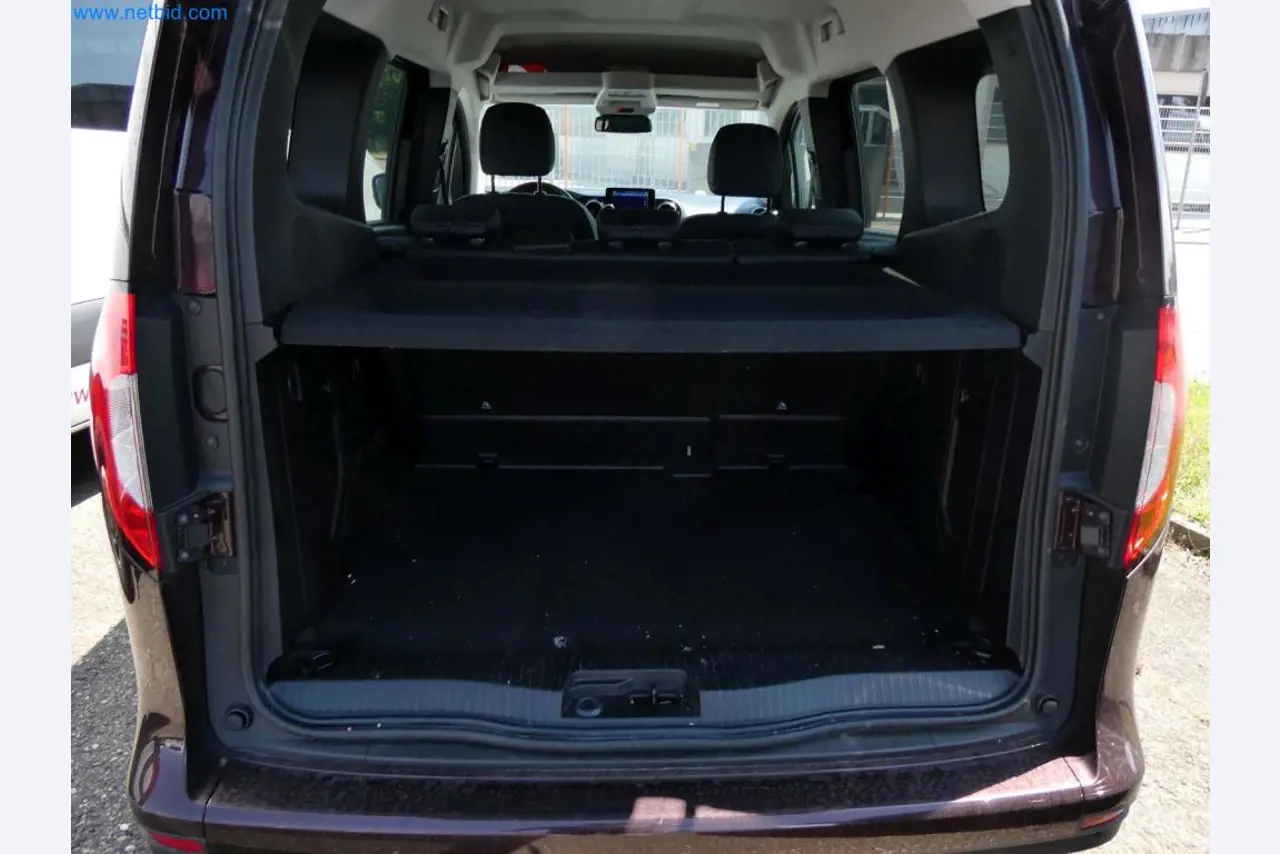 Moderne Campervans, Transporter und PKW-14