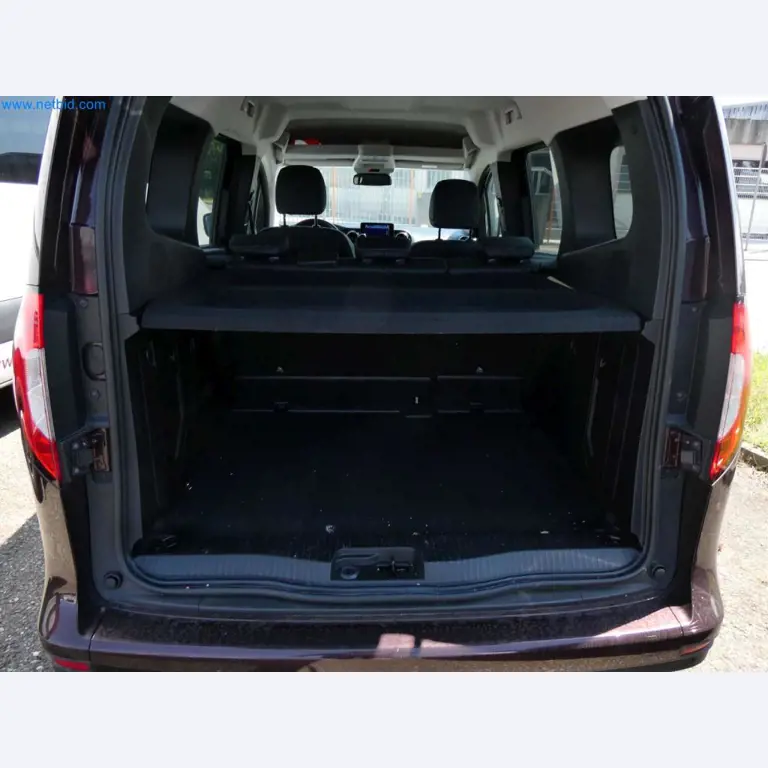 Moderne Campervans, Transporter und PKW-14