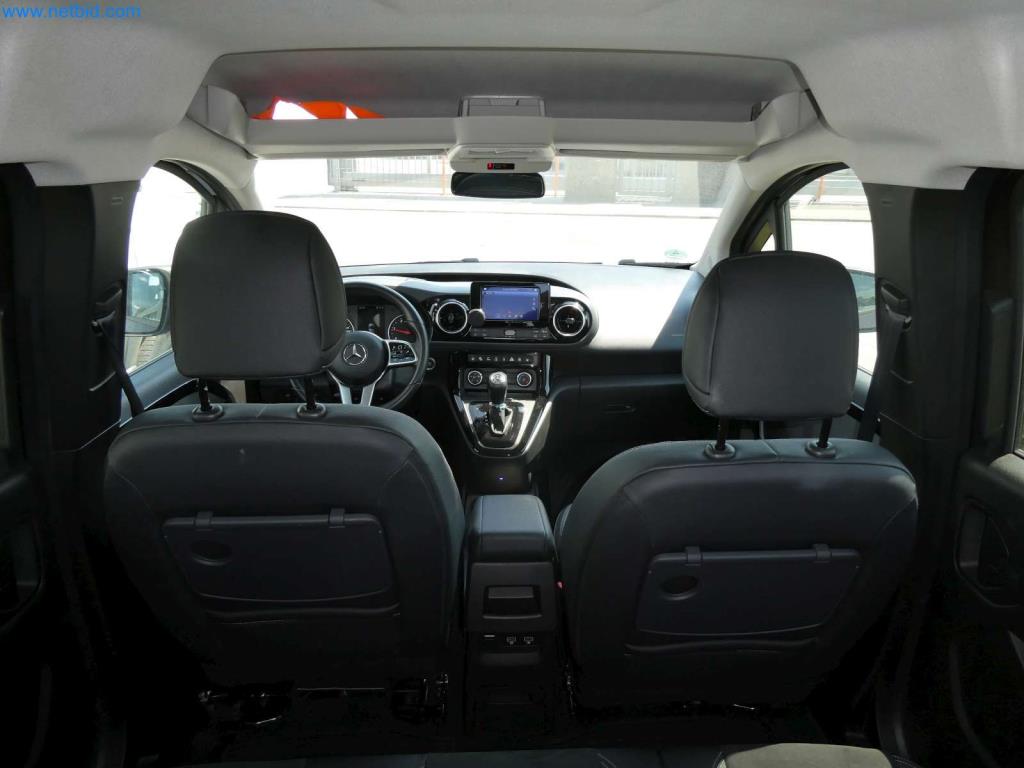 Sodobni avtodomi, kombiji in avtomobili-15