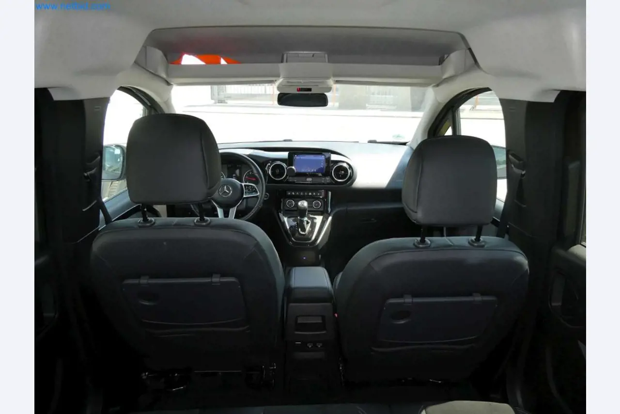 Moderne Campervans, Transporter und PKW-15