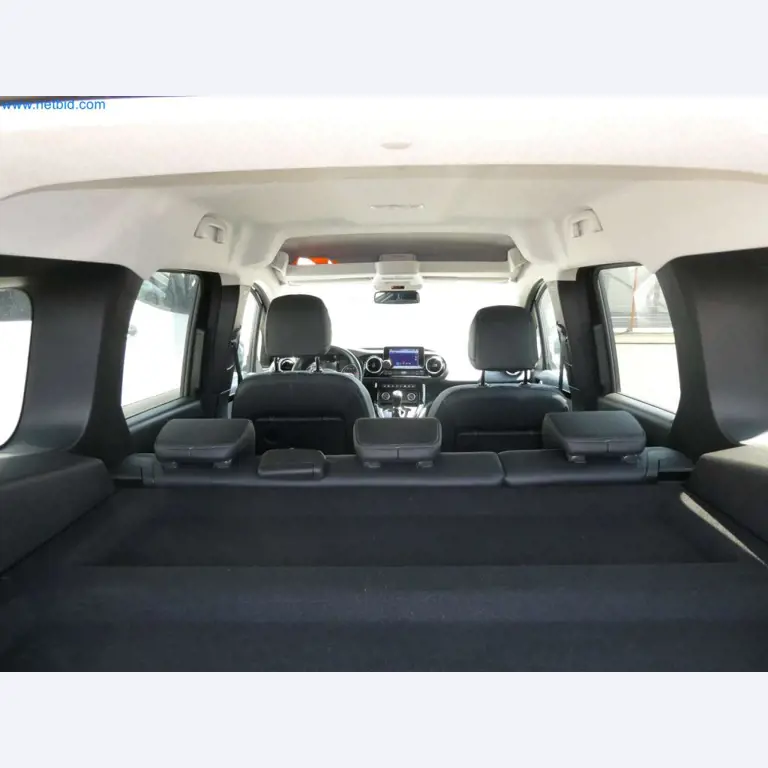 Moderne Campervans, Transporter und PKW-16