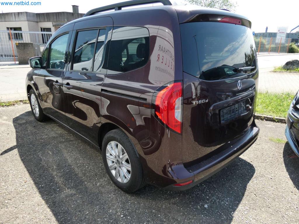 Sodobni avtodomi, kombiji in avtomobili-19