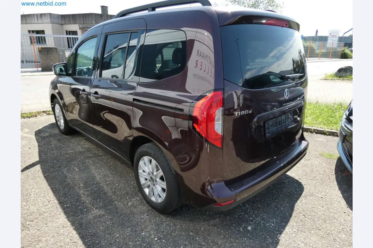 Moderne Campervans, Transporter und PKW-19