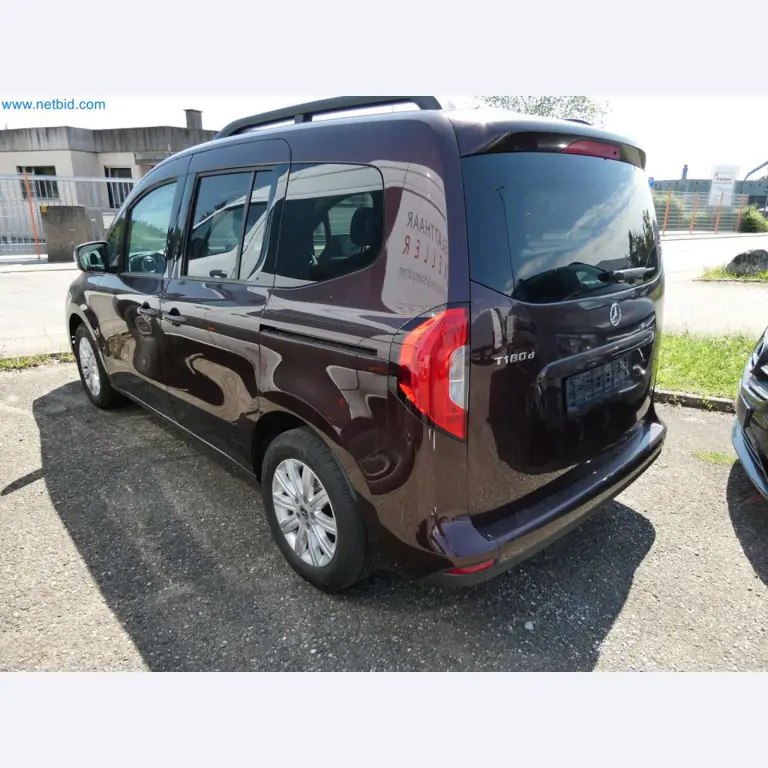 Moderne Campervans, Transporter und PKW-19