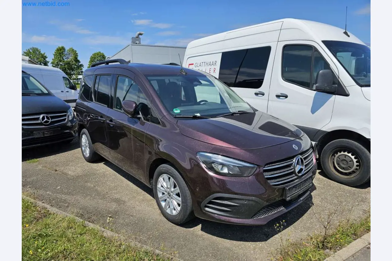 Moderne Campervans, Transporter und PKW-1