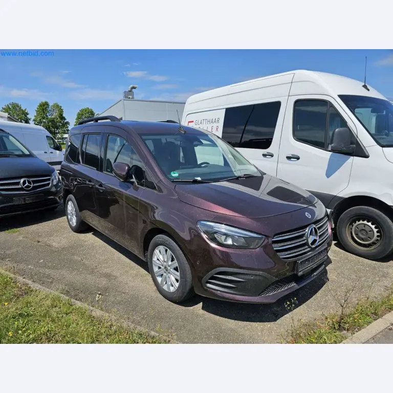 Moderne Campervans, Transporter und PKW-1