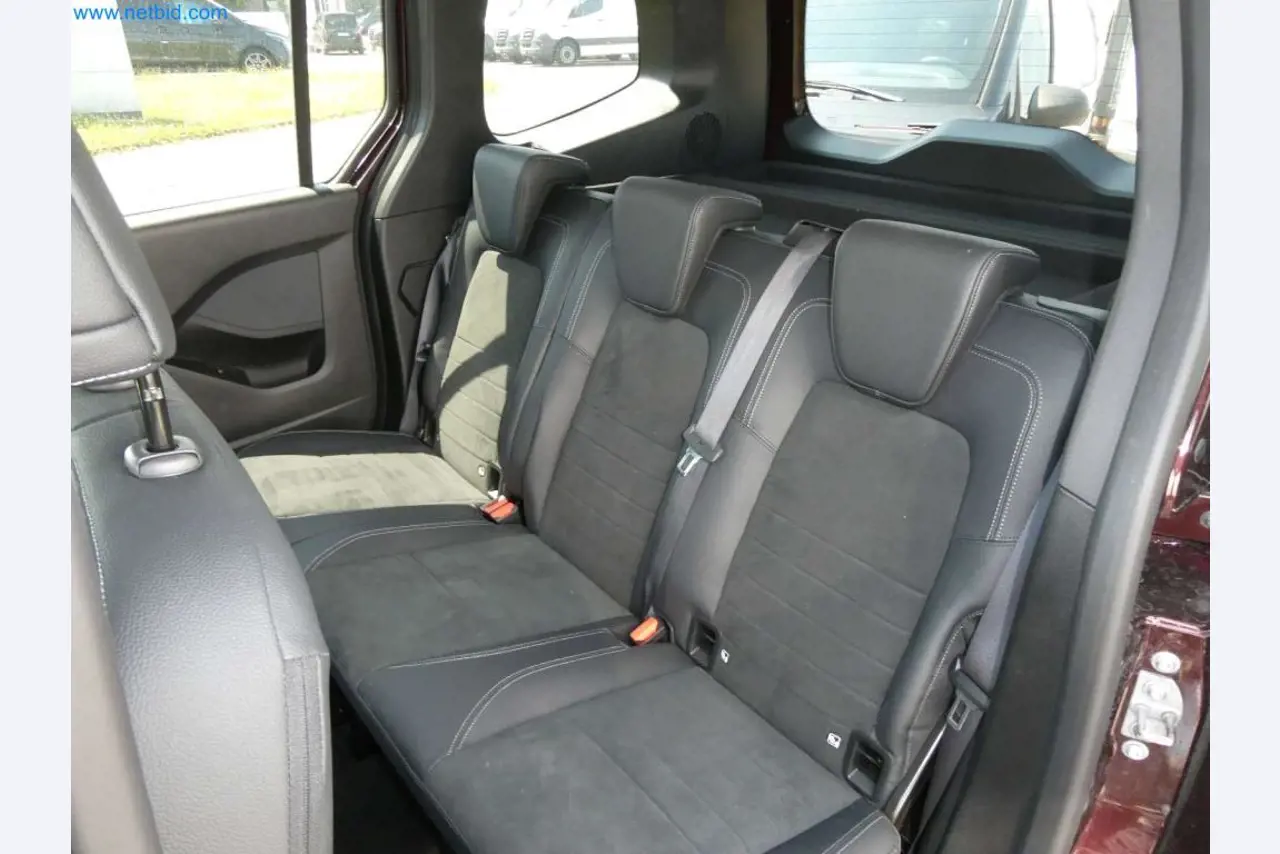 Moderne Campervans, Transporter und PKW-20