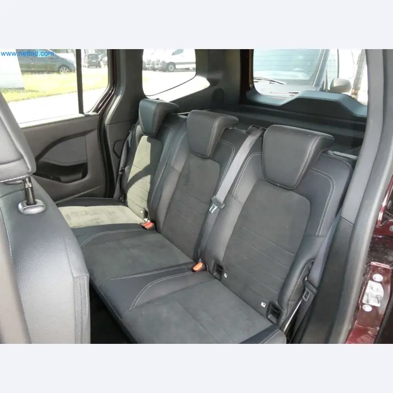Moderne Campervans, Transporter und PKW-20