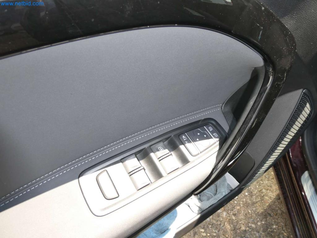 Sodobni avtodomi, kombiji in avtomobili-21