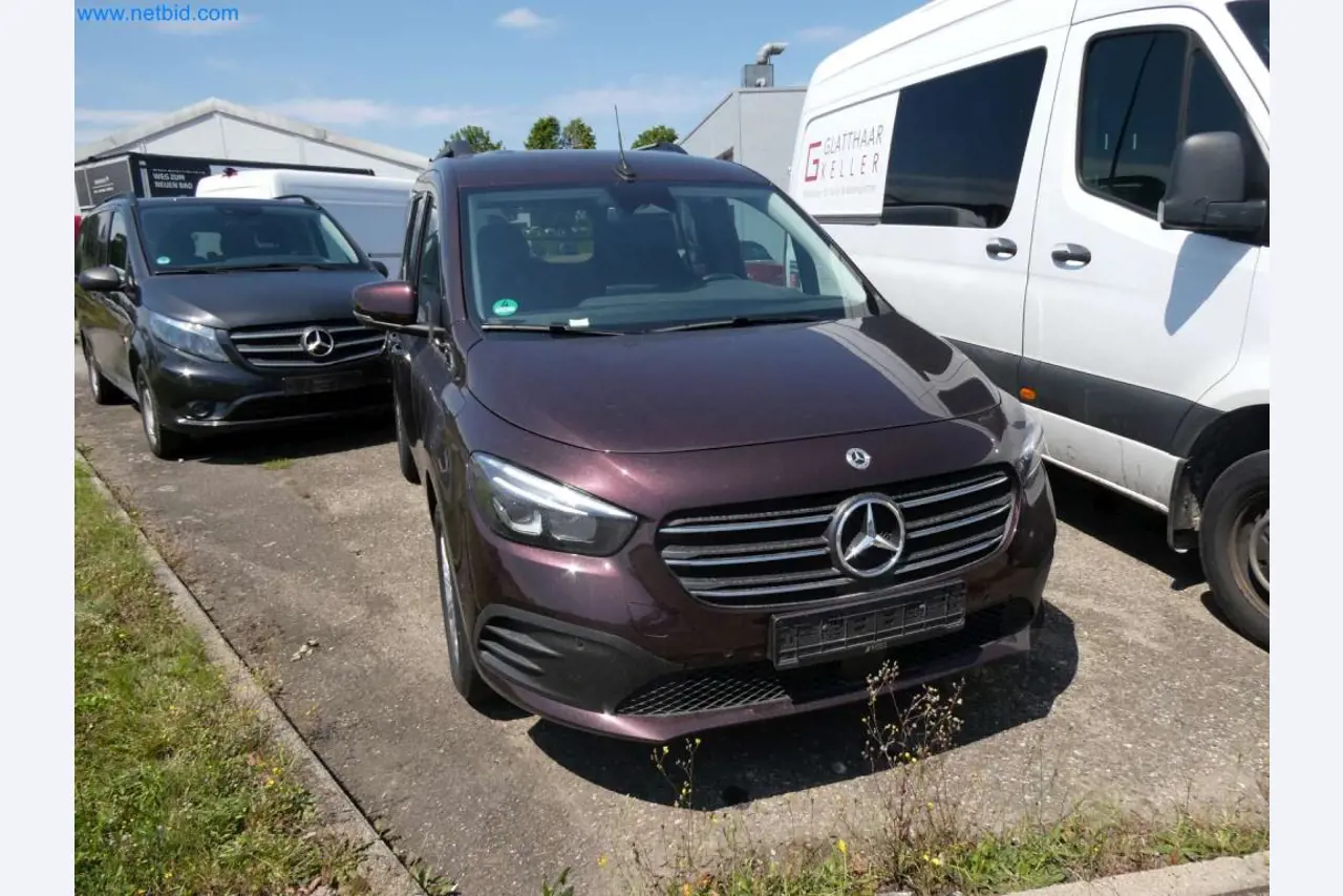 Moderne Campervans, Transporter und PKW-24