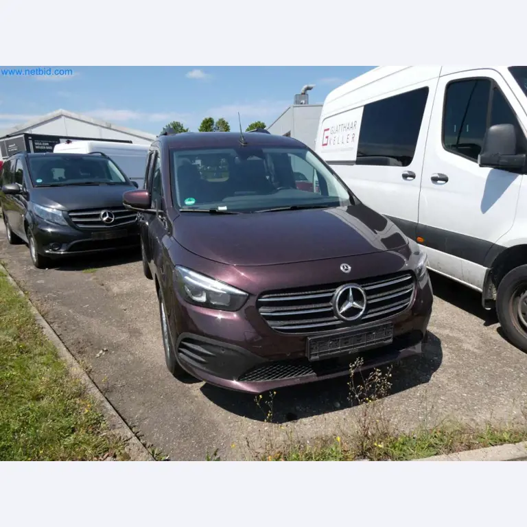 Moderne Campervans, Transporter und PKW-24