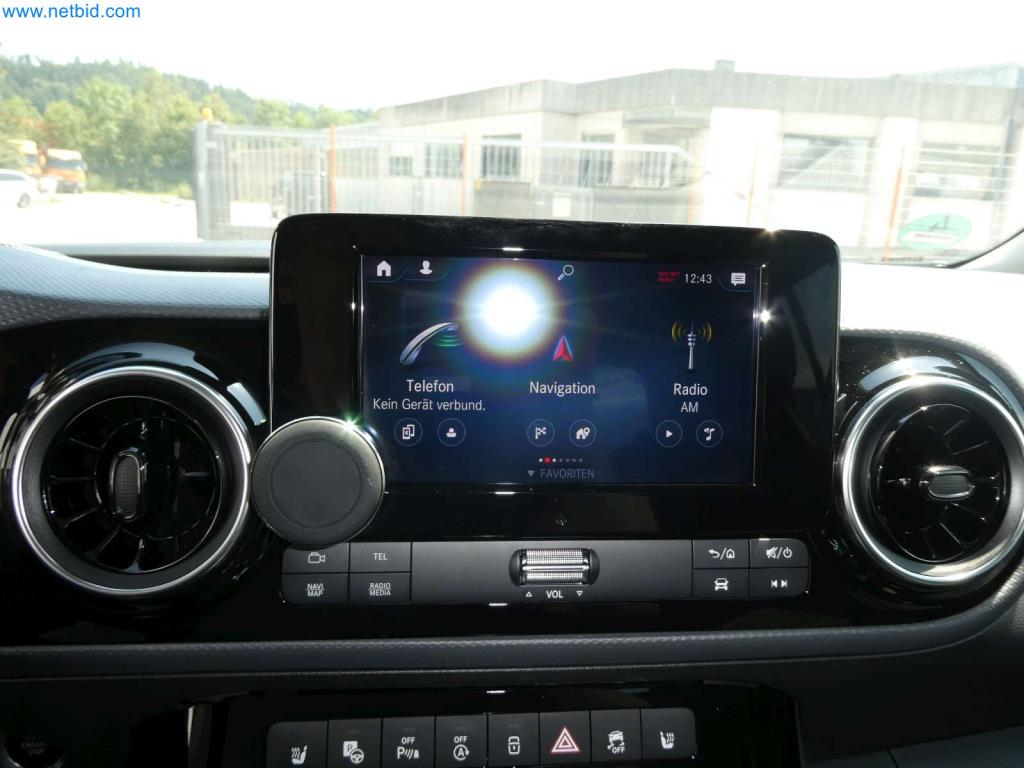 Sodobni avtodomi, kombiji in avtomobili-25