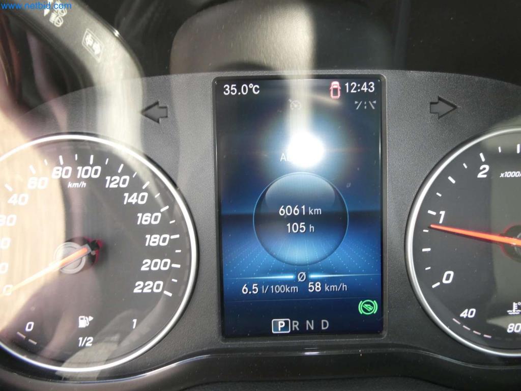 Sodobni avtodomi, kombiji in avtomobili-27