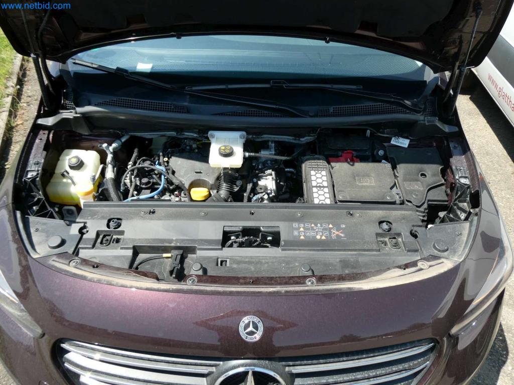 Sodobni avtodomi, kombiji in avtomobili-29