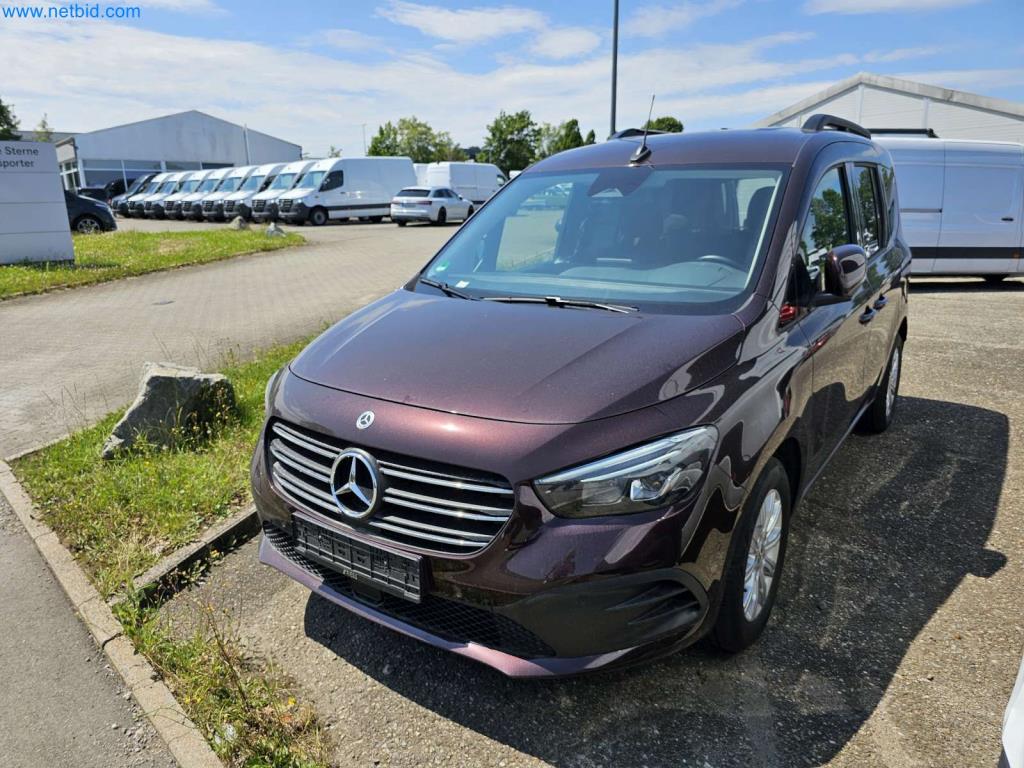 Sodobni avtodomi, kombiji in avtomobili-2