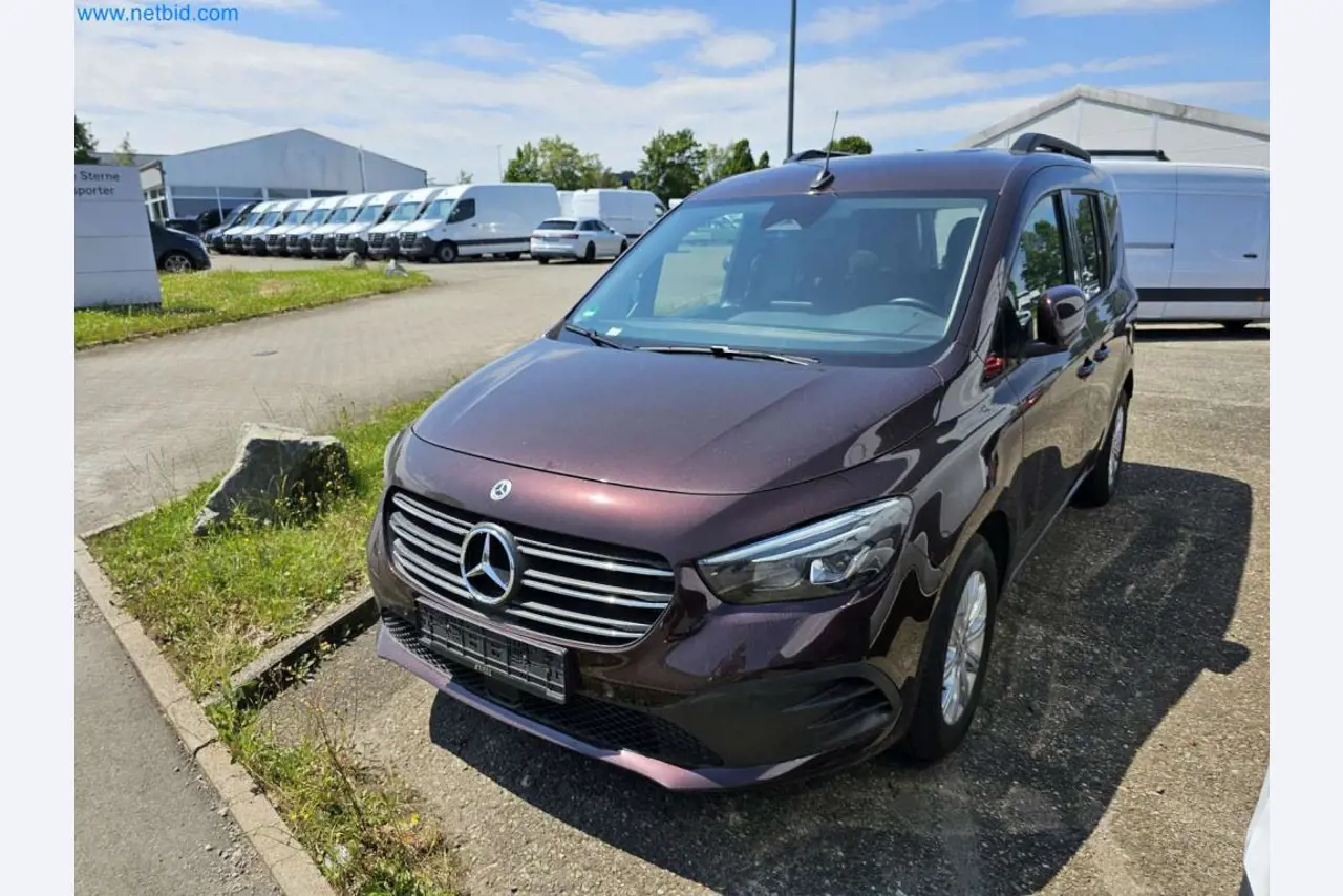 Moderne Campervans, Transporter und PKW-2