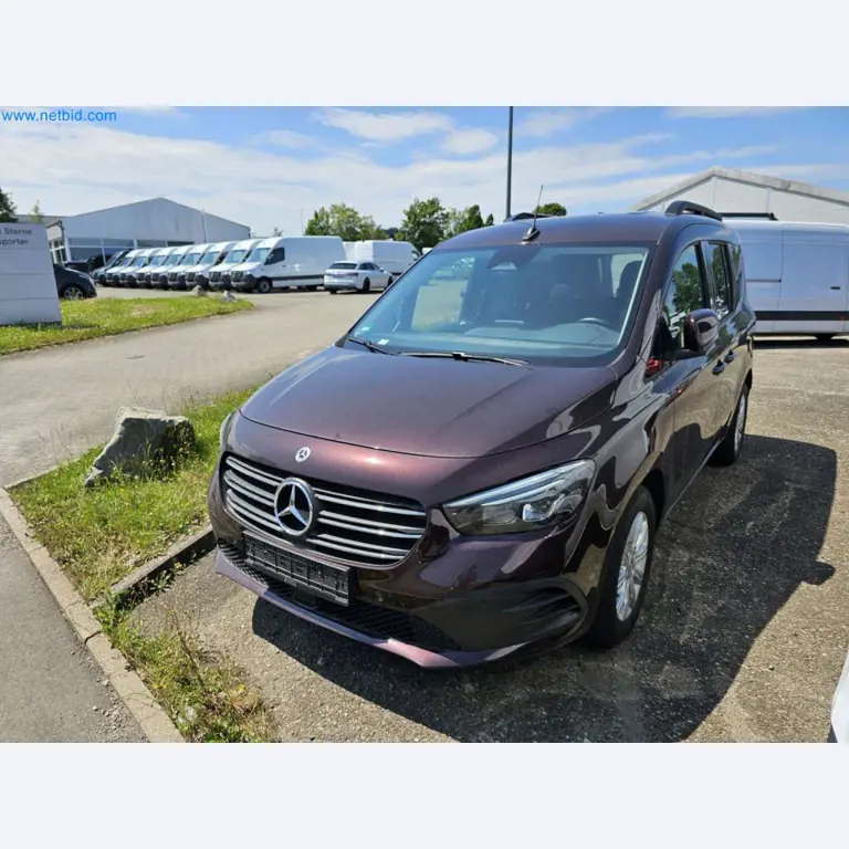 Moderne Campervans, Transporter und PKW-2