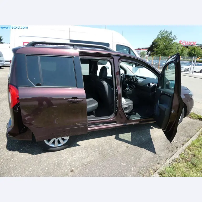 Moderne Campervans, Transporter und PKW-37