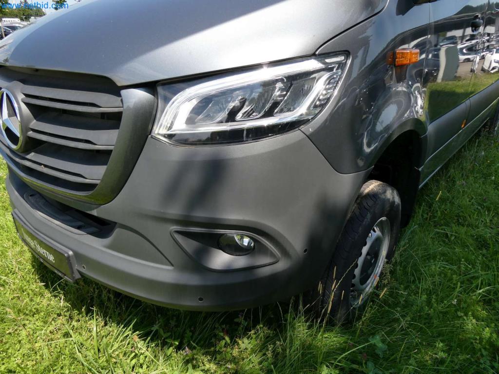 Moderne Campervans, Transporter und PKW-11