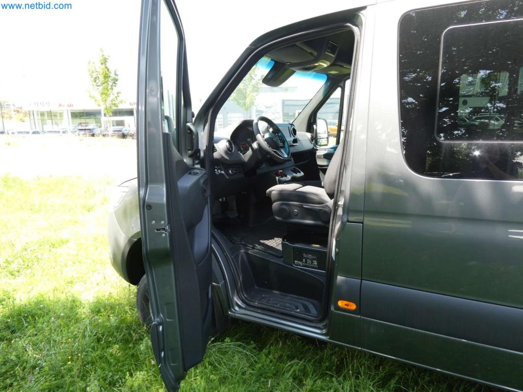 Moderne Campervans, Transporter und PKW-12