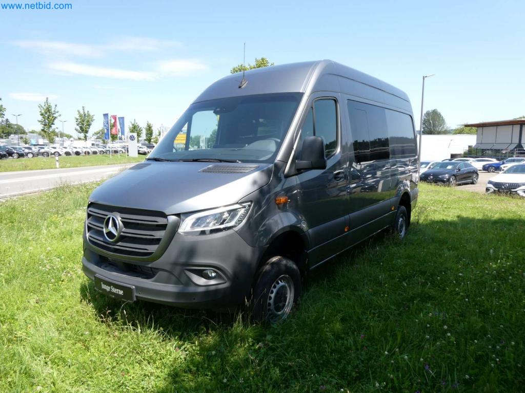 Moderne Campervans, Transporter und PKW-13