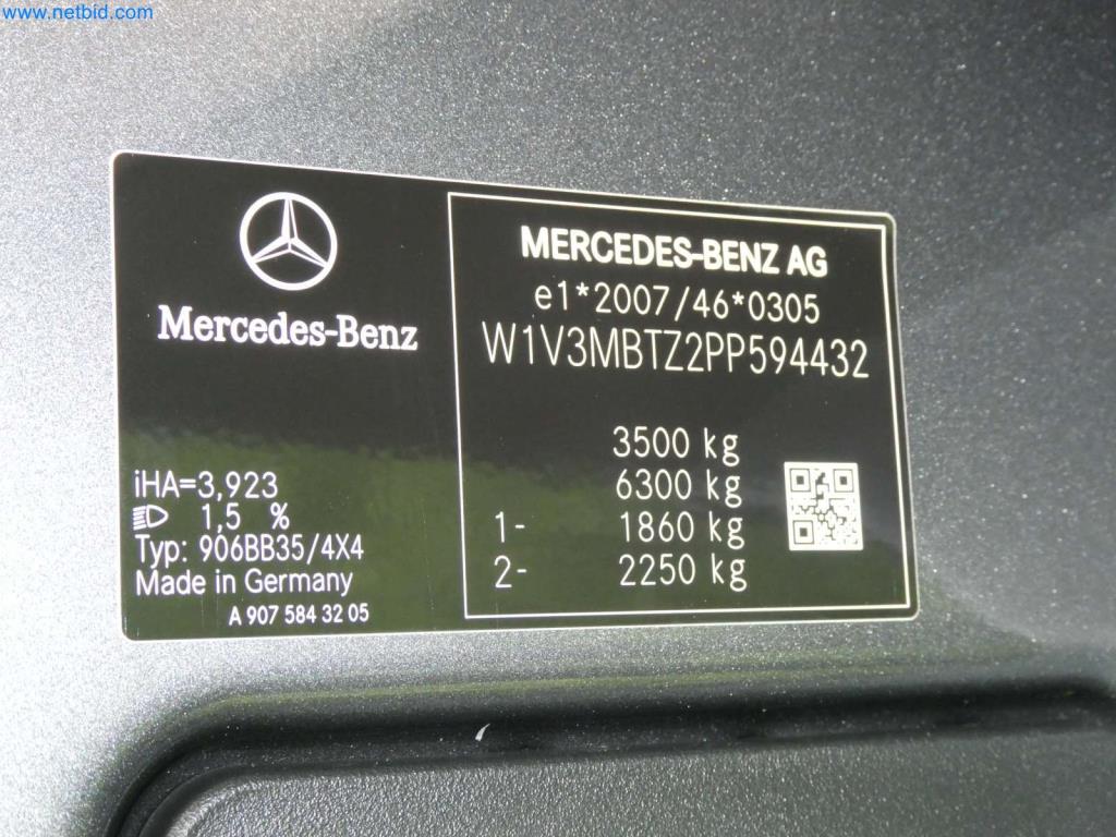 Moderne Campervans, Transporter und PKW-14