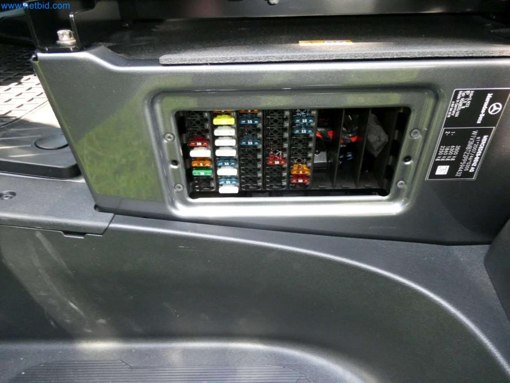 Moderne Campervans, Transporter und PKW-15