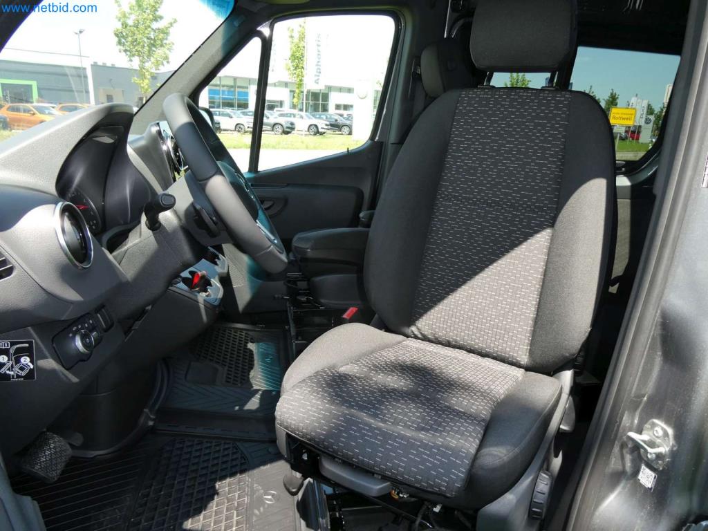 Moderne Campervans, Transporter und PKW-16