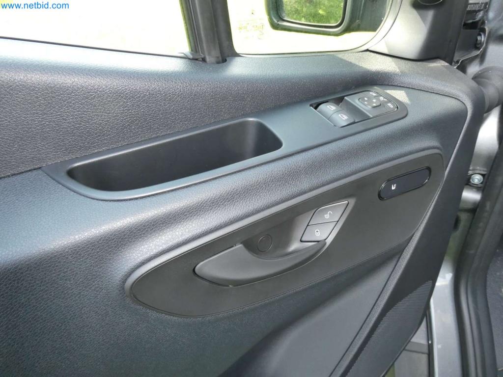 Moderne Campervans, Transporter und PKW-17