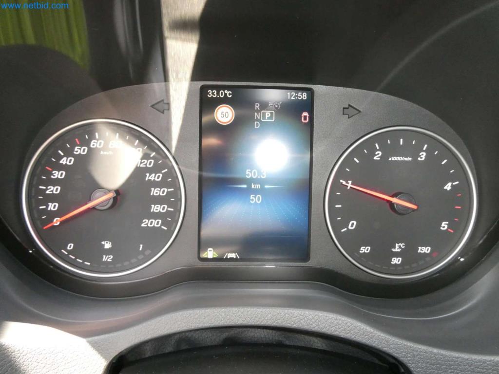 Moderne Campervans, Transporter und PKW-20