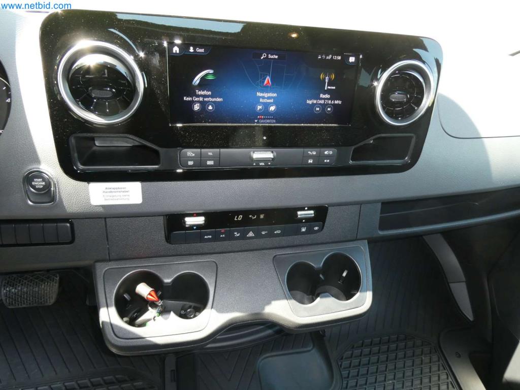 Moderne Campervans, Transporter und PKW-21