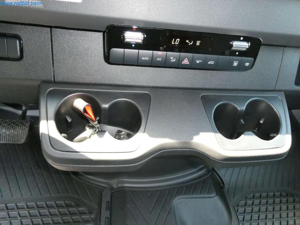 Moderne Campervans, Transporter und PKW-23