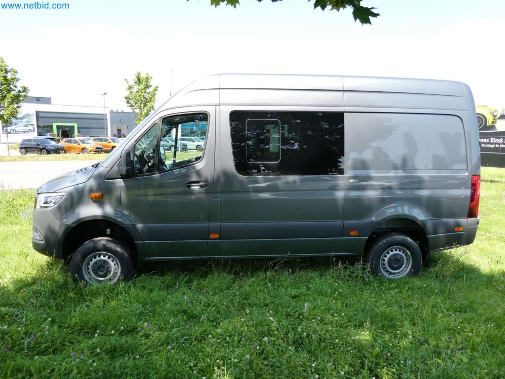 Moderne Campervans, Transporter und PKW-24