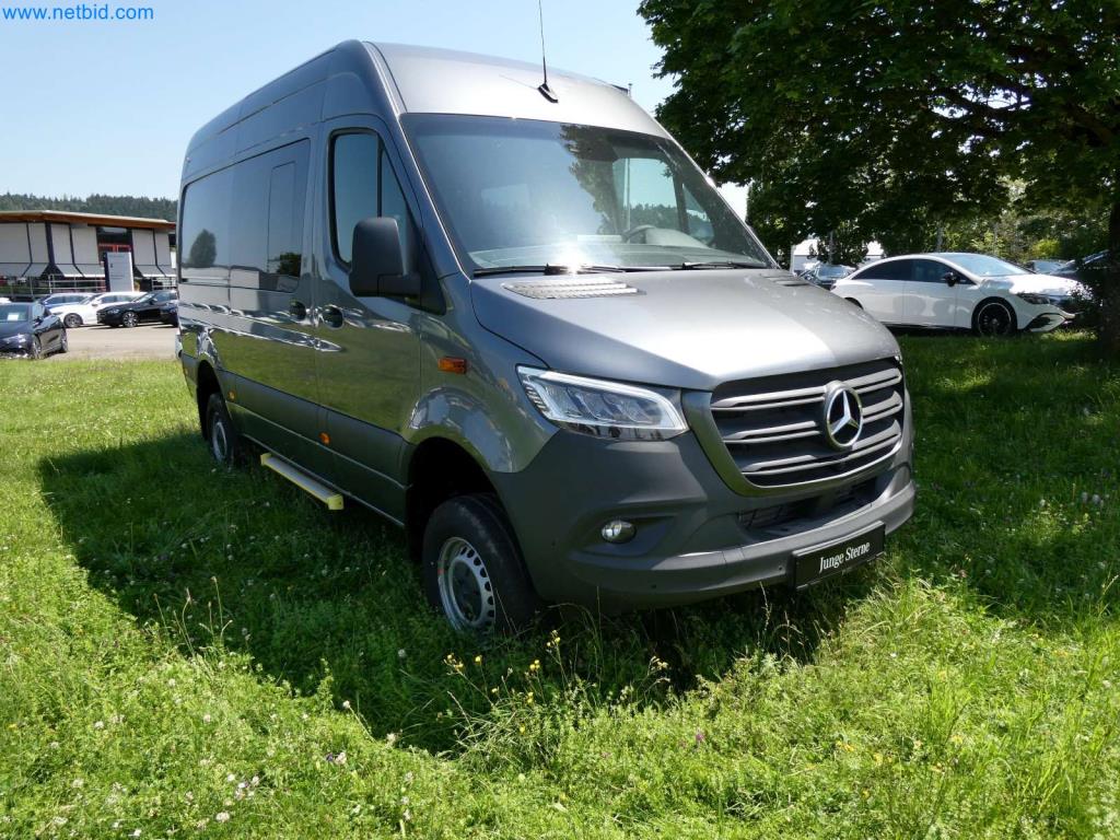 Moderne Campervans, Transporter und PKW-2