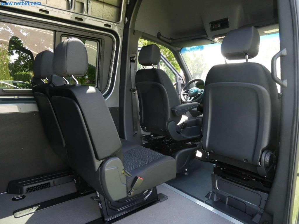 Moderne Campervans, Transporter und PKW-31