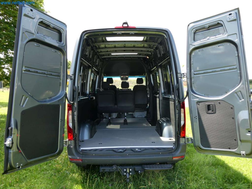 Moderne Campervans, Transporter und PKW-32