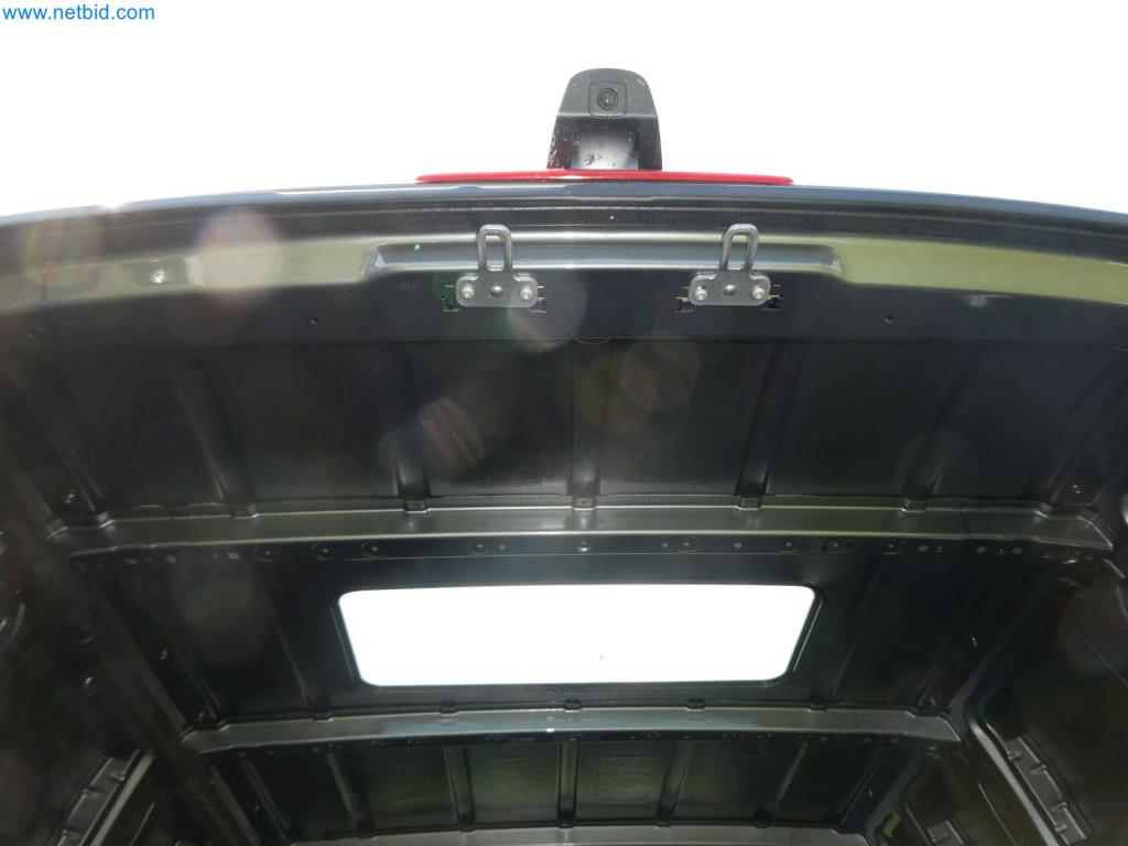 Moderne Campervans, Transporter und PKW-33