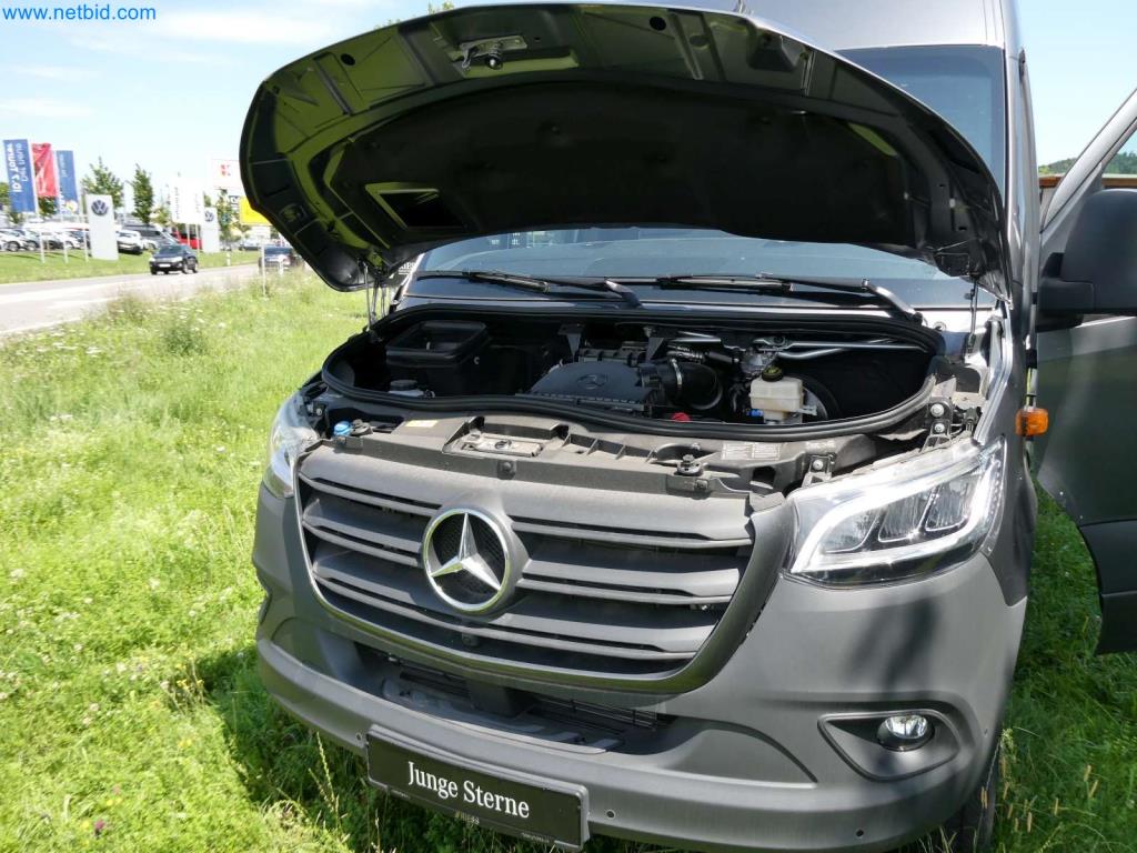 Moderne Campervans, Transporter und PKW-34