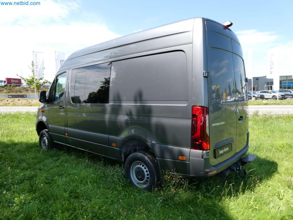 Moderne Campervans, Transporter und PKW-35