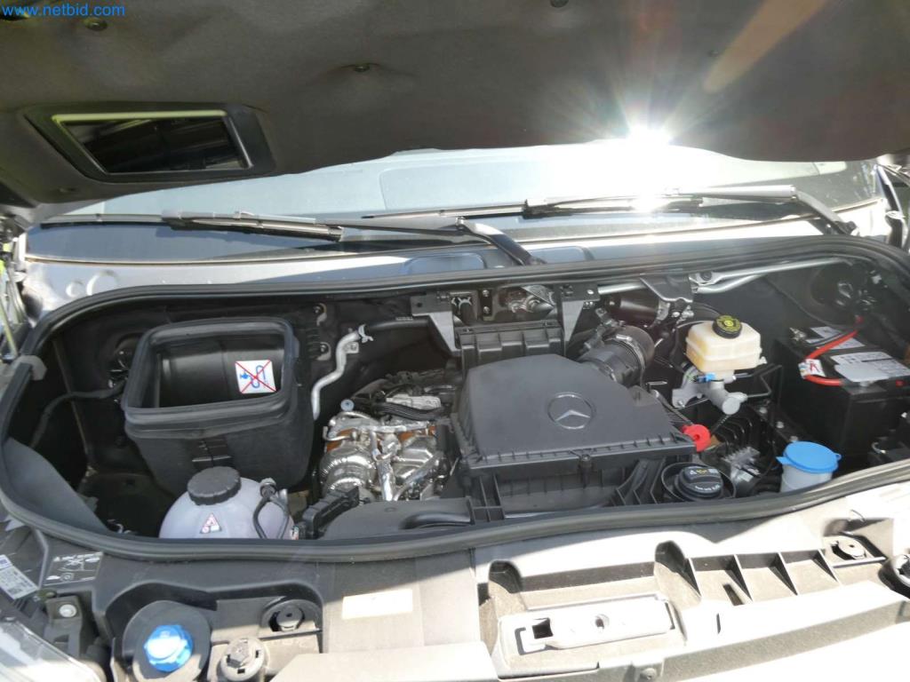 Moderne Campervans, Transporter und PKW-37