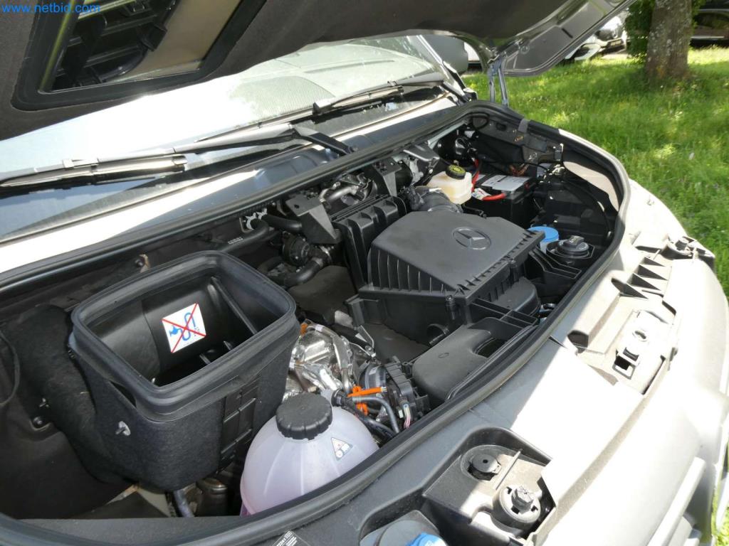 Moderne Campervans, Transporter und PKW-38