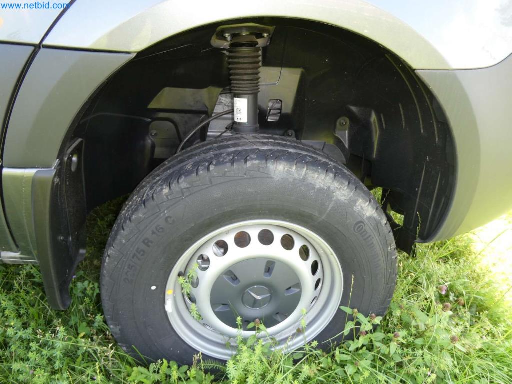 Moderne Campervans, Transporter und PKW-3