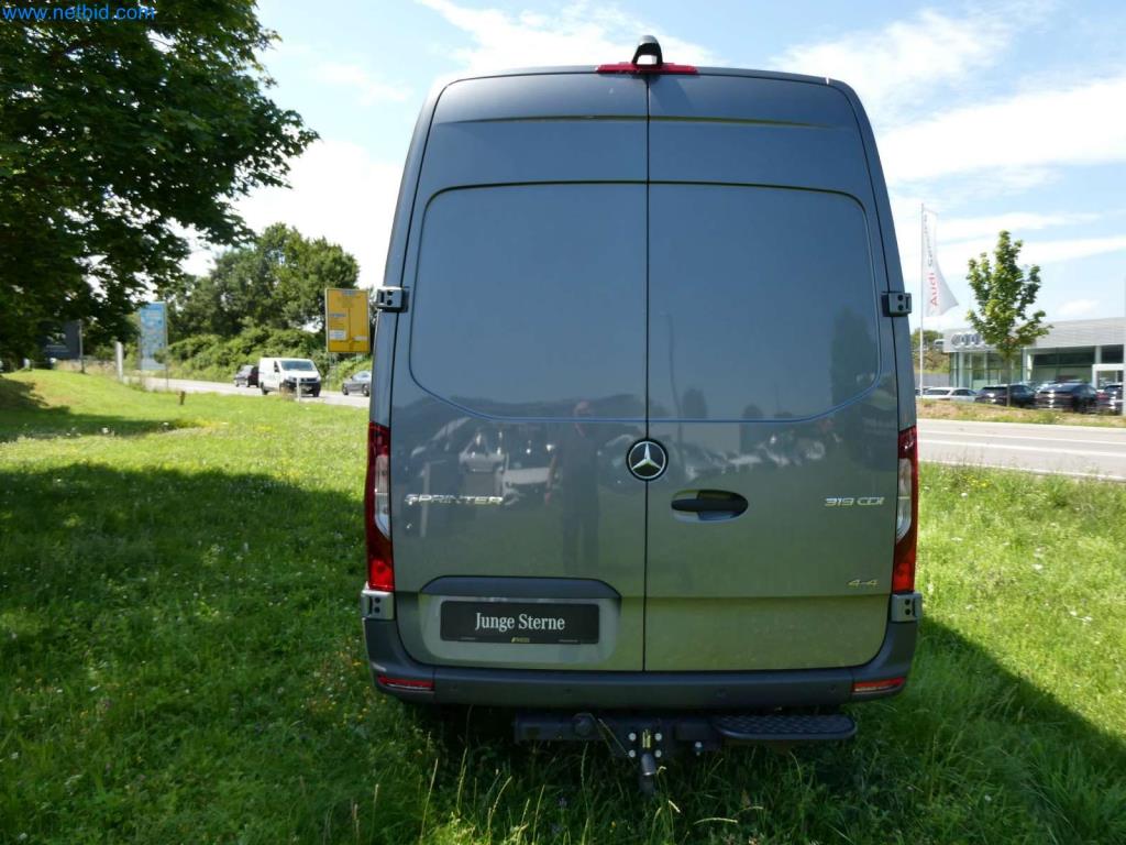 Moderne Campervans, Transporter und PKW-41