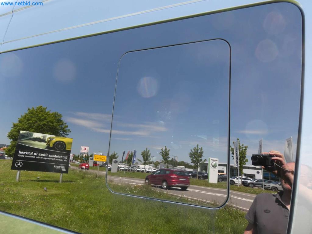 Moderne Campervans, Transporter und PKW-7