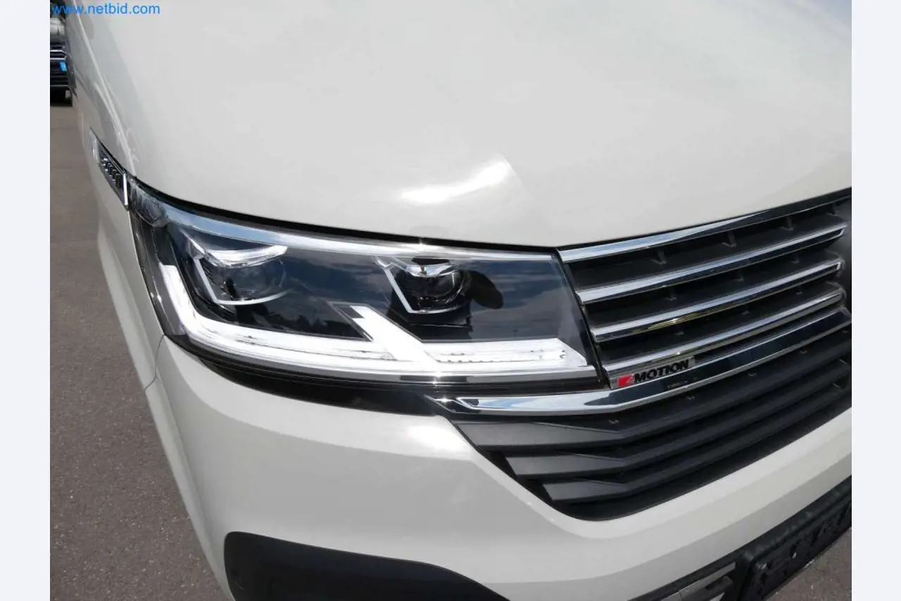 Moderne Campervans, Transporter und PKW-13