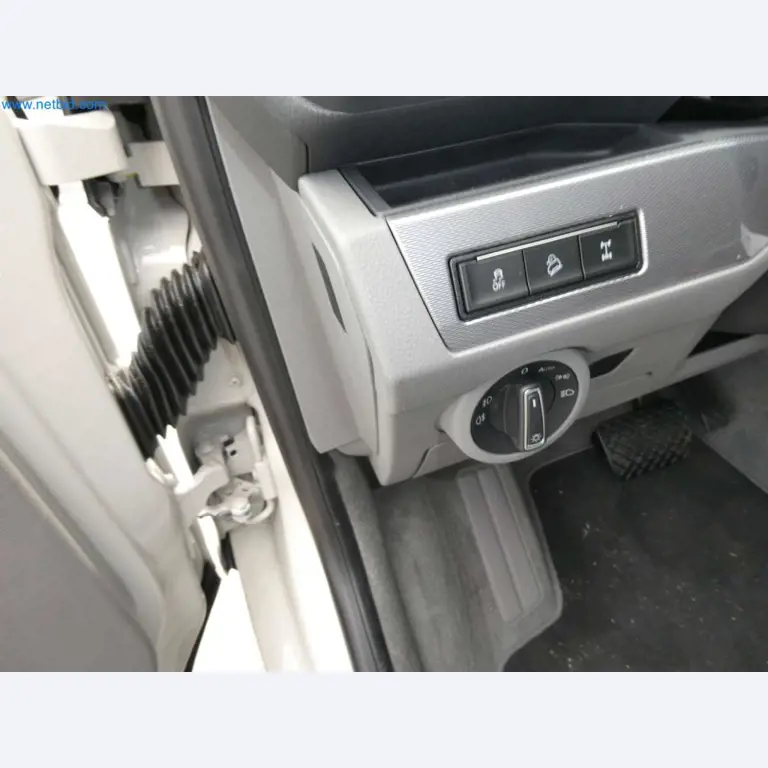 Moderne Campervans, Transporter und PKW-15
